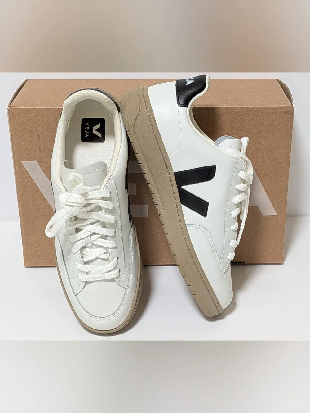 VEJA, Men's V-12 White Leather Sneakers, Size Eur 40/SIZE 7